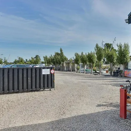 Woonark Westeinder With Kayaks Close To Schiphol Airport Aalsmeer